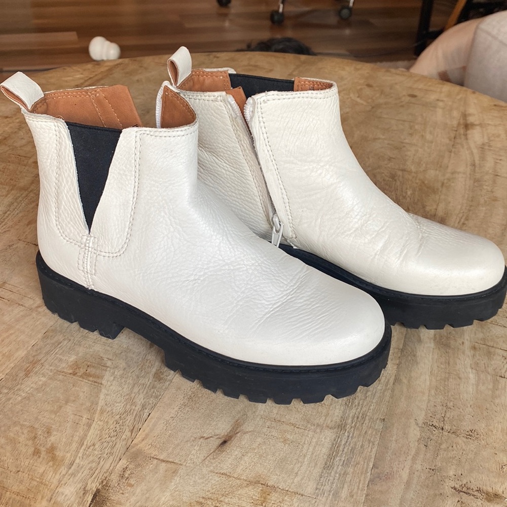 Zodiac White and Black Shiloh Chelsea Boot Size 7
